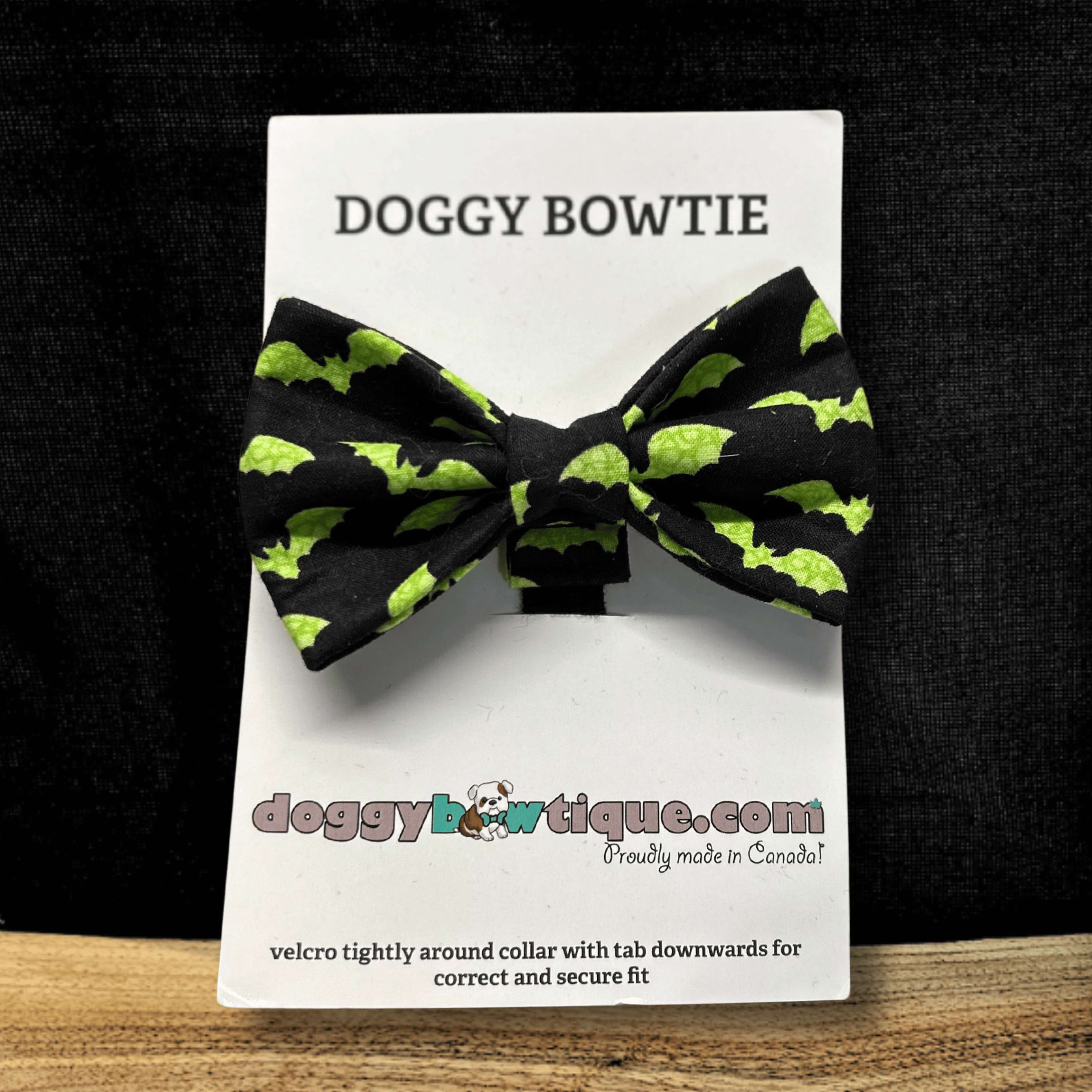 Bark-o-ween Bowtie - Blk/Grn Bats REG (MED/LRG)