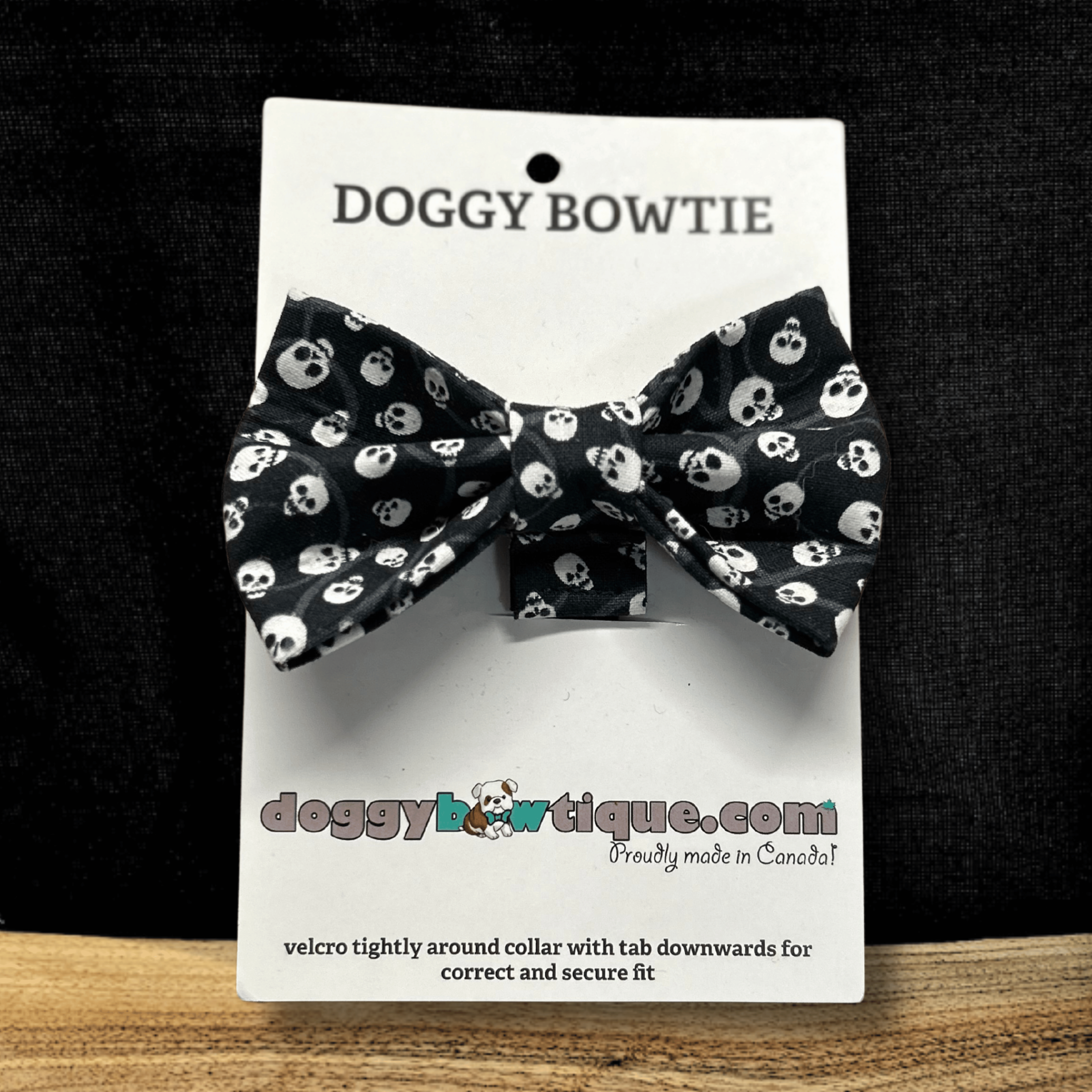 Bark-o-ween Bowtie - Blk/Wht Skulls REG (MED/LRG)
