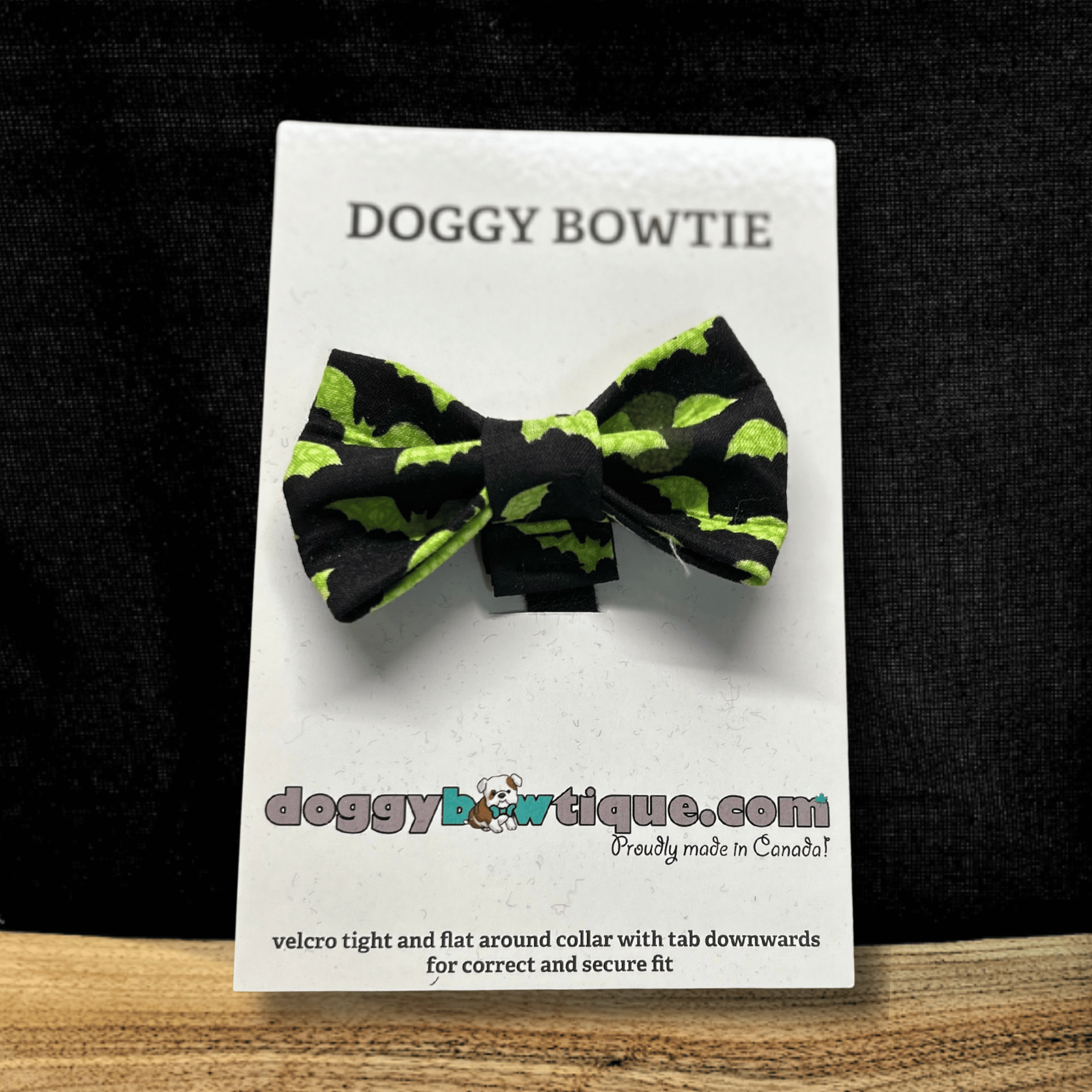 Bark-o-ween Bowtie - Blk/Grn Bats SMALL